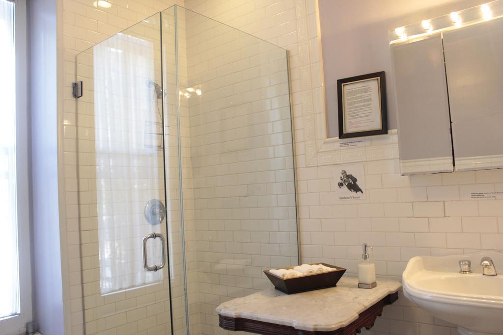 Bed & Breakfast Candy Hill Harlem New York