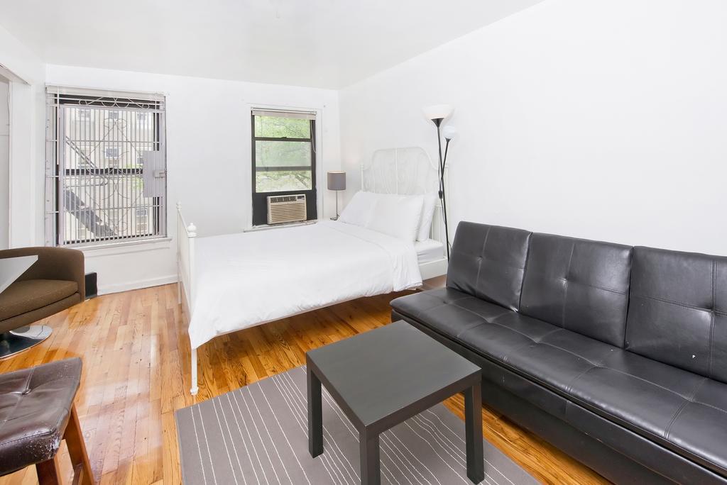 Gramercy Park Apartments *