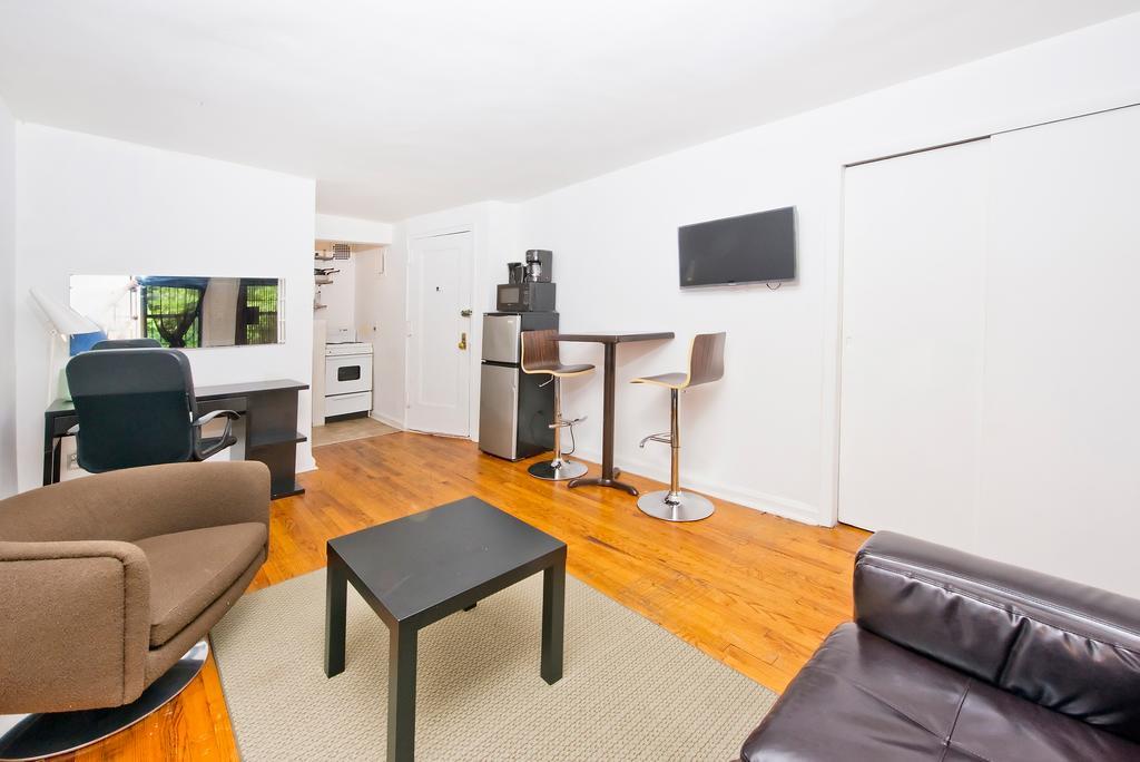 Gramercy Park Apartments *