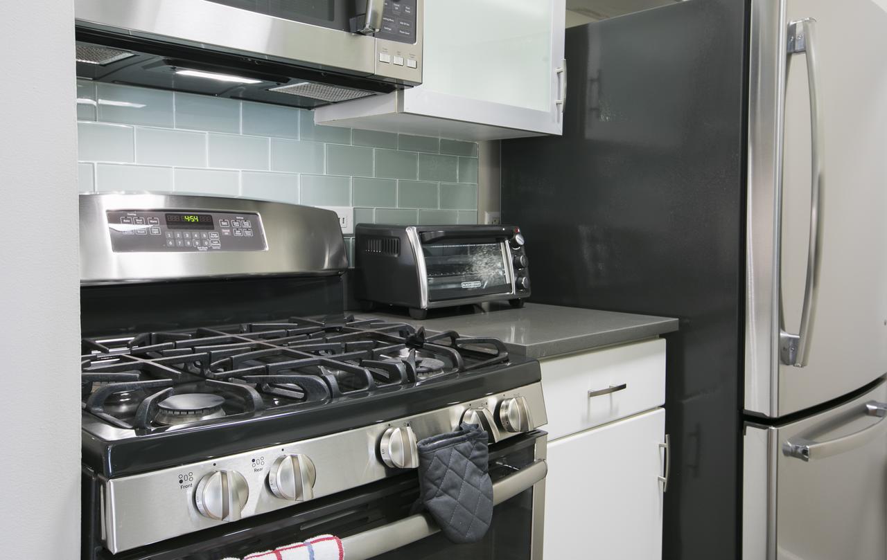Brand New, Luxury Alcove Studio , Full Service Building Apartment *