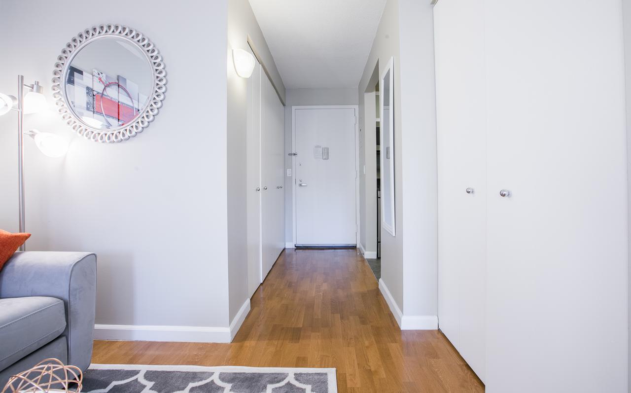 Brand New, Luxury Alcove Studio , Full Service Building Apartment *