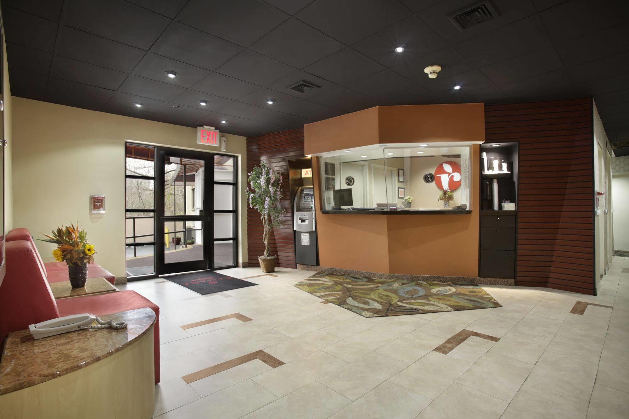 Hotel Ramada By Wyndham Bronx 3*