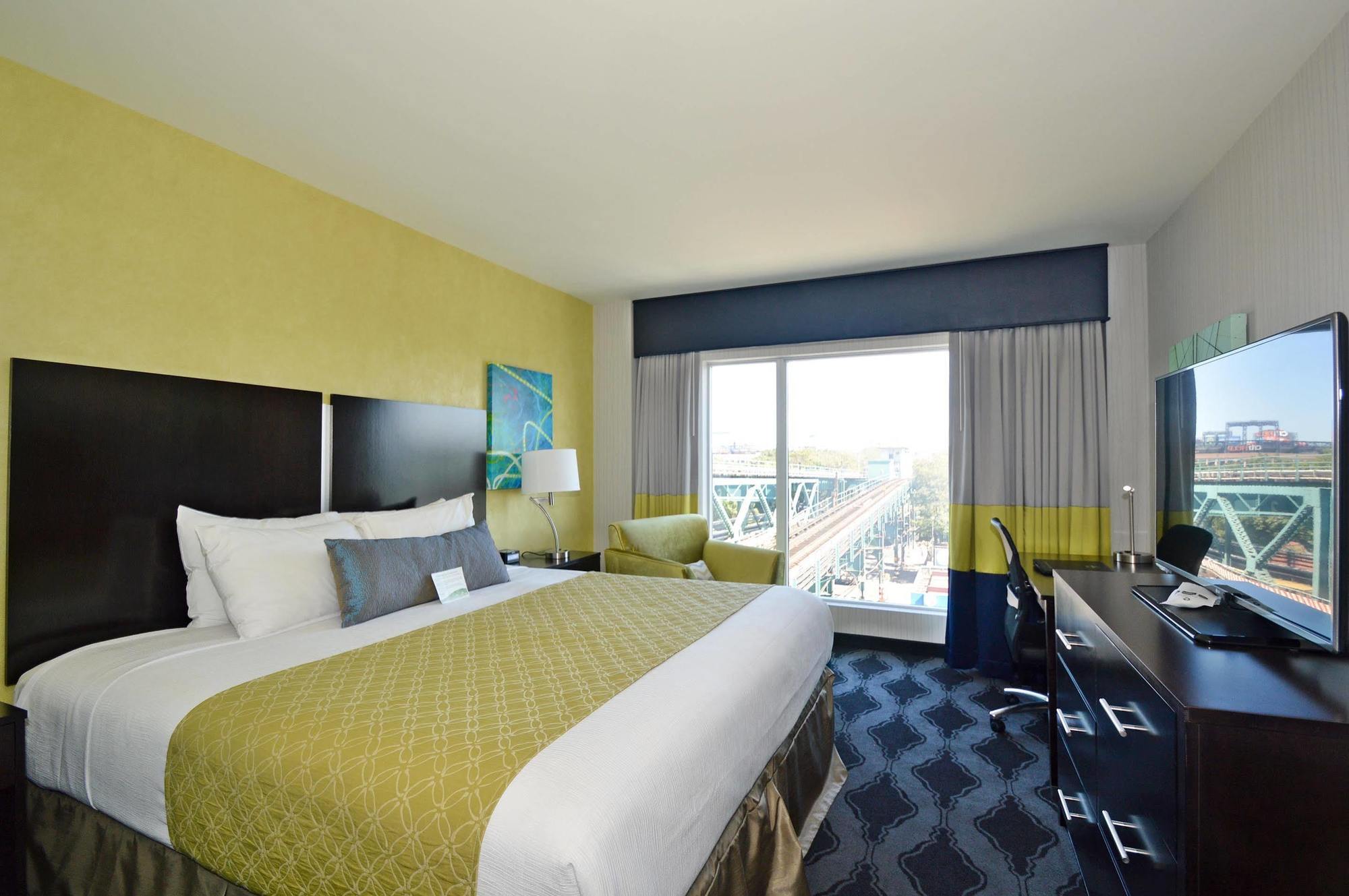 Best Western Plus Laguardia Airport 3*
