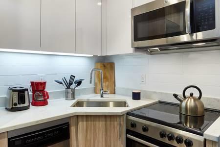Sunny In Chelsea Apartment