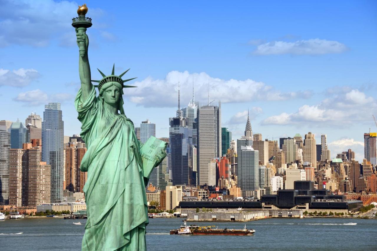 2 Bdr In The Center Of Times Square 42nd St Apartment New York