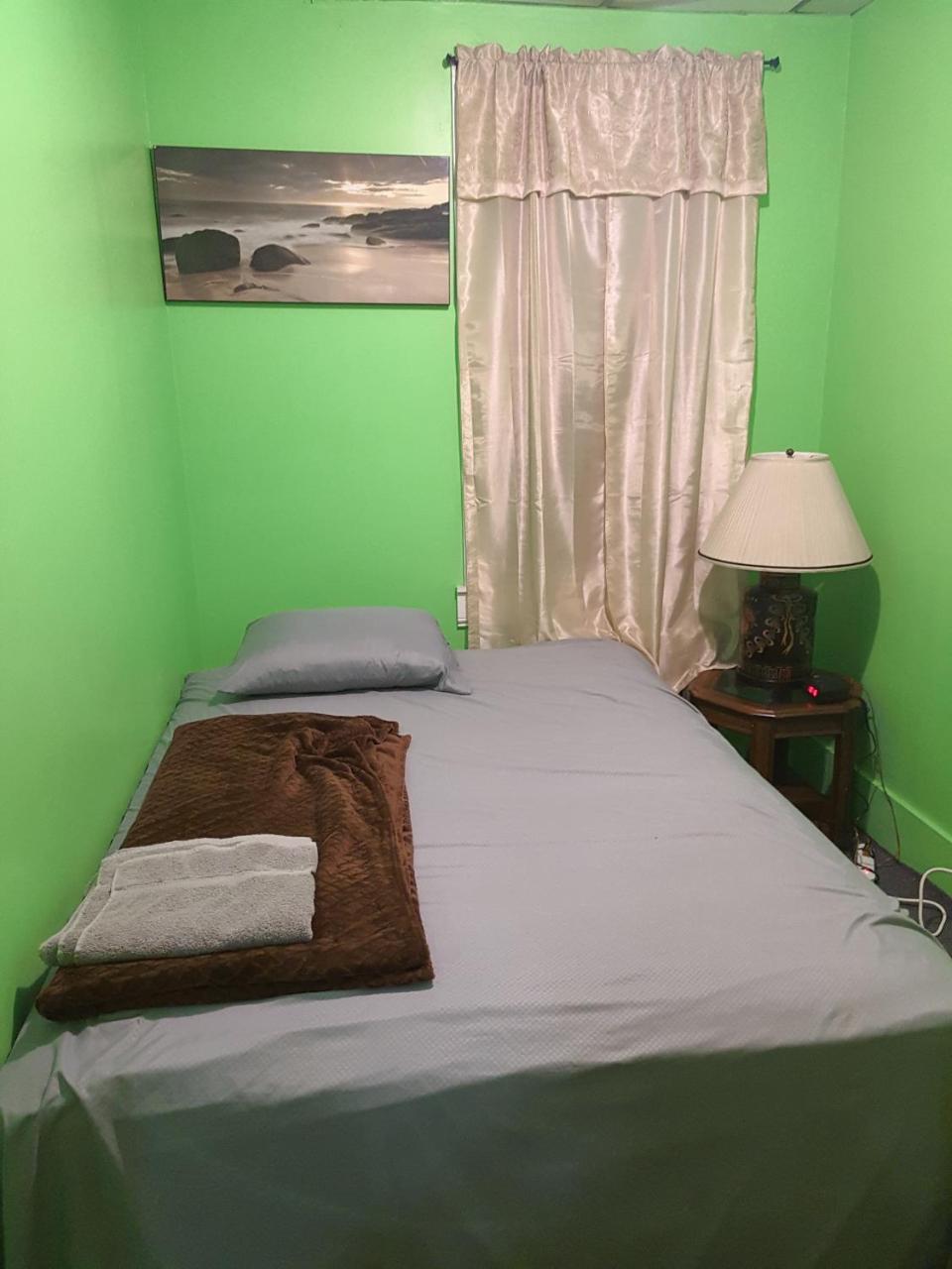 Crown Heights Guest house *