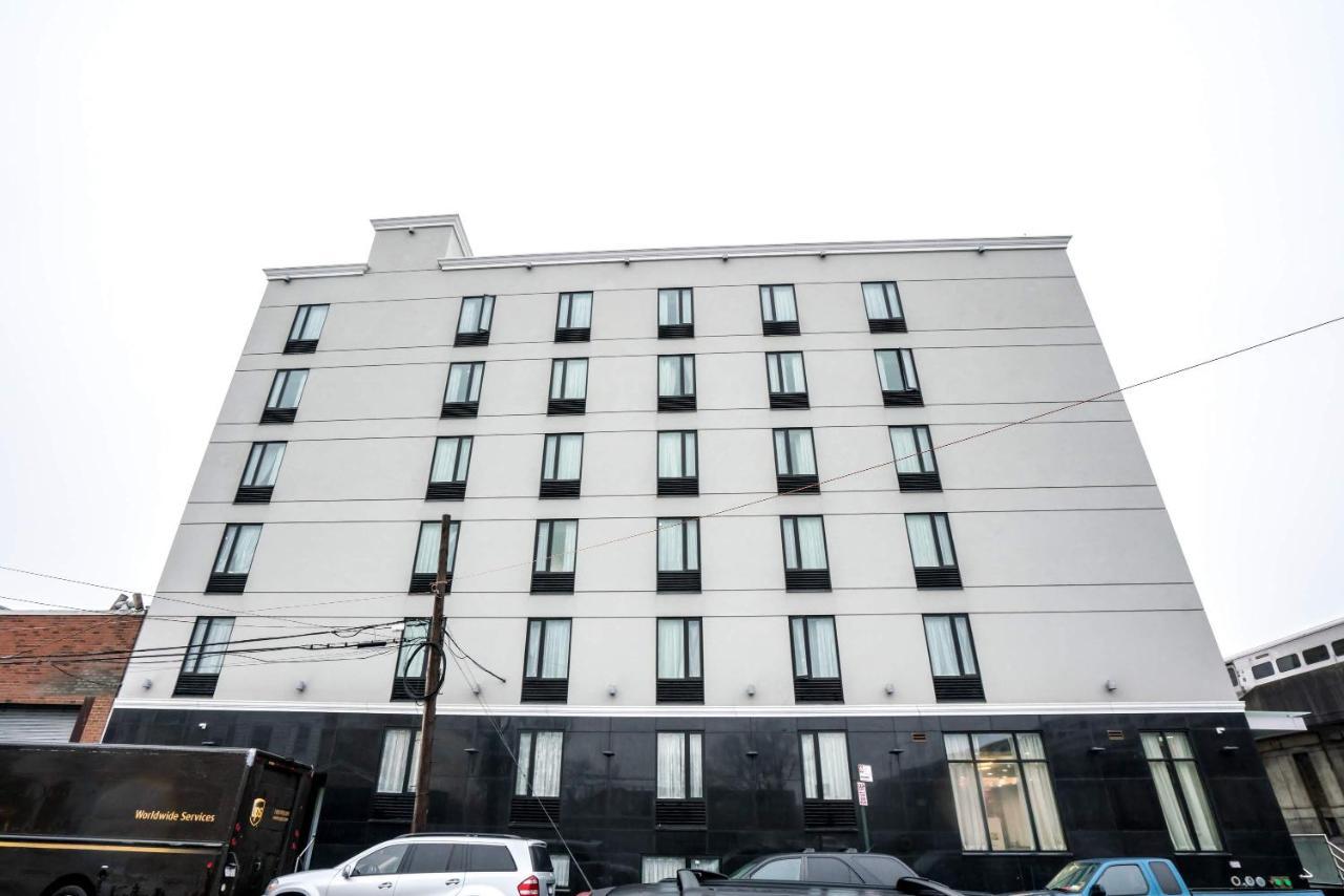 Letap Near Airtrain Jfk Airport 3*