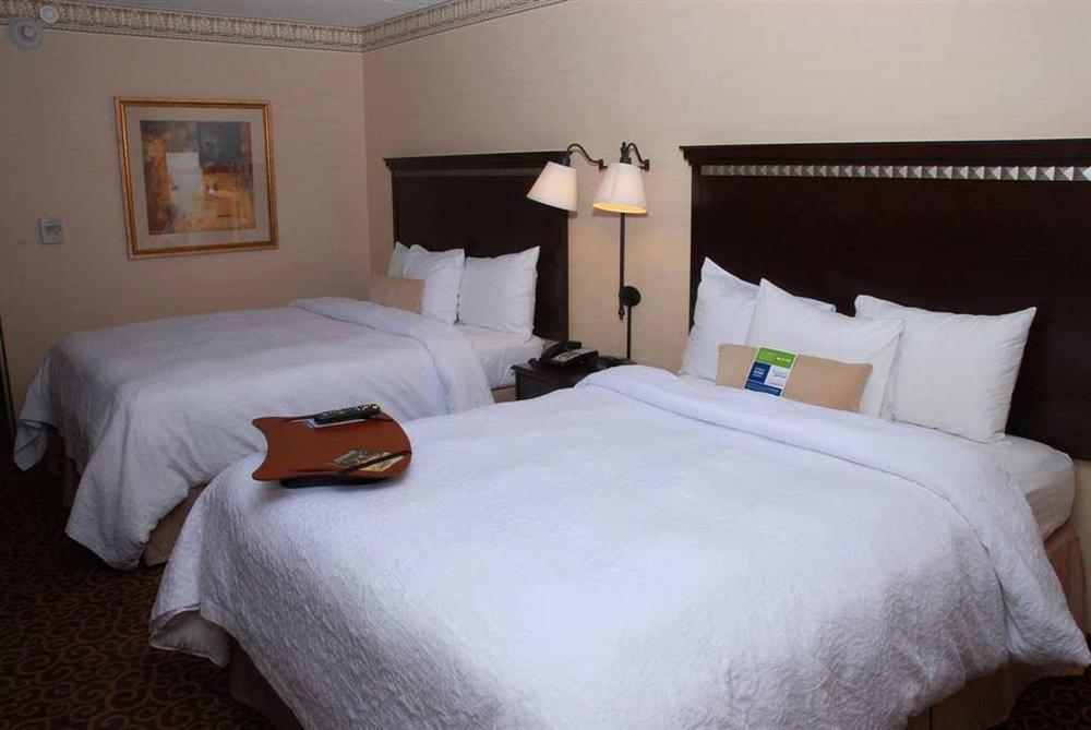 Hampton Inn&suites Staten Island 3*