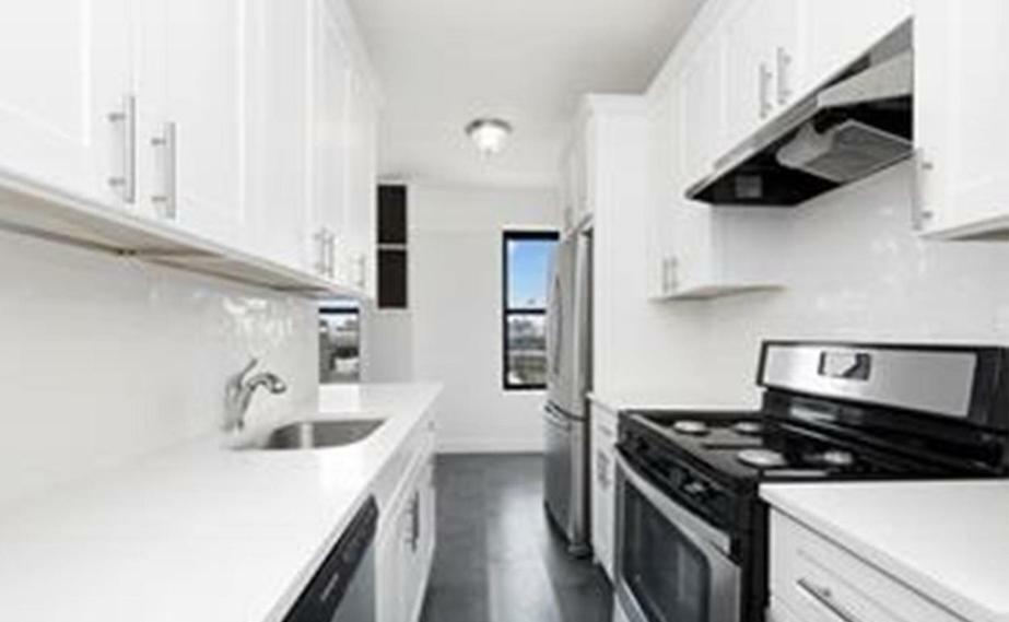 Woodside Apartment *
