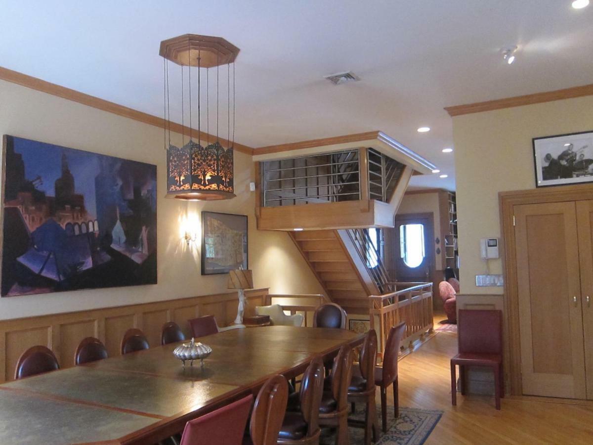 Harlem Jazz Getaway Mansion. New York