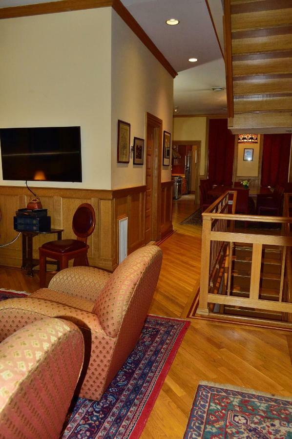 Holiday home Harlem Jazz Getaway Mansion. *