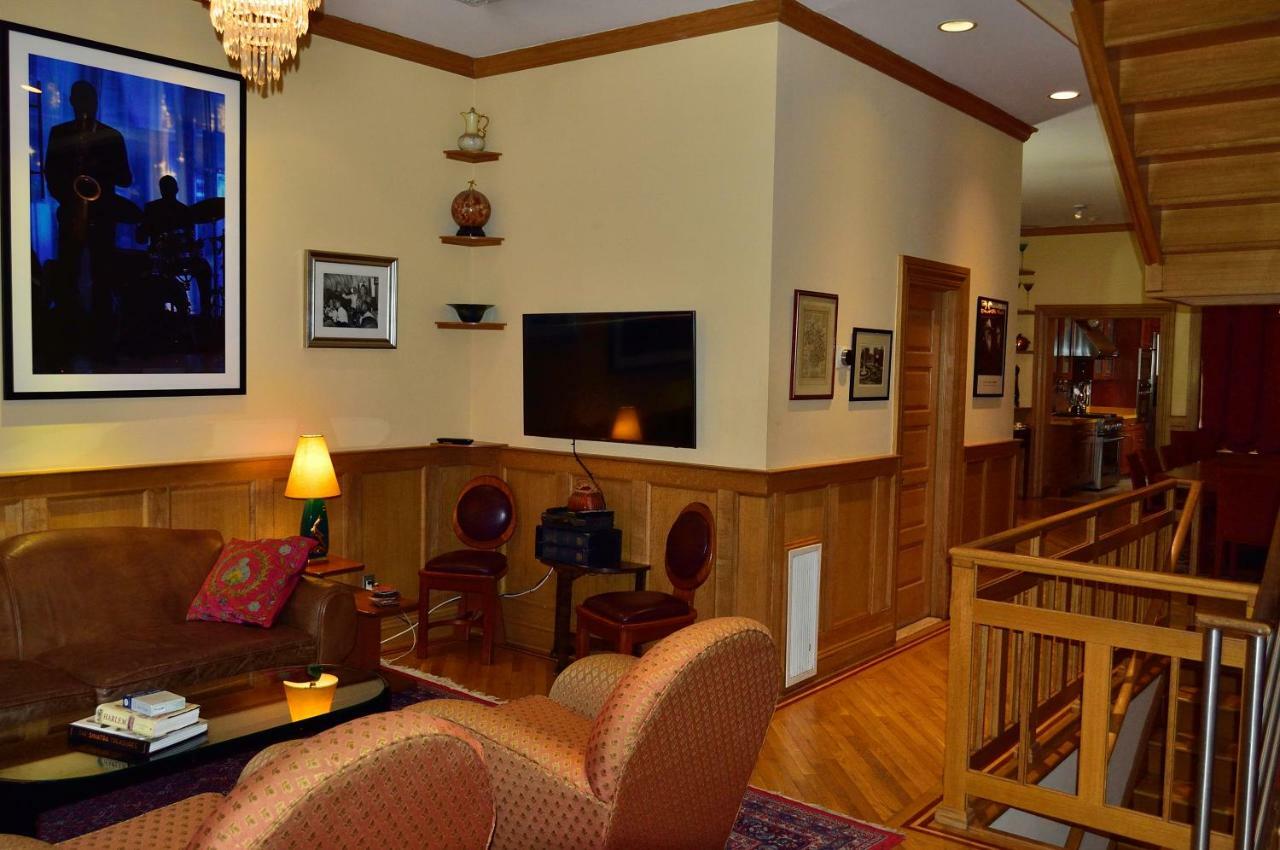 Harlem Jazz Getaway Mansion.