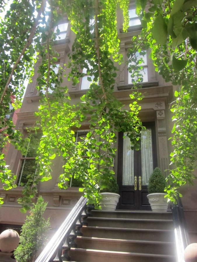 Harlem Jazz Getaway Mansion.