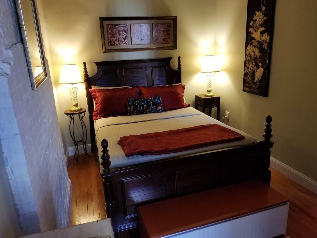 Cozy Fully Furnished Near Prospect Park & Public Transport Apartment