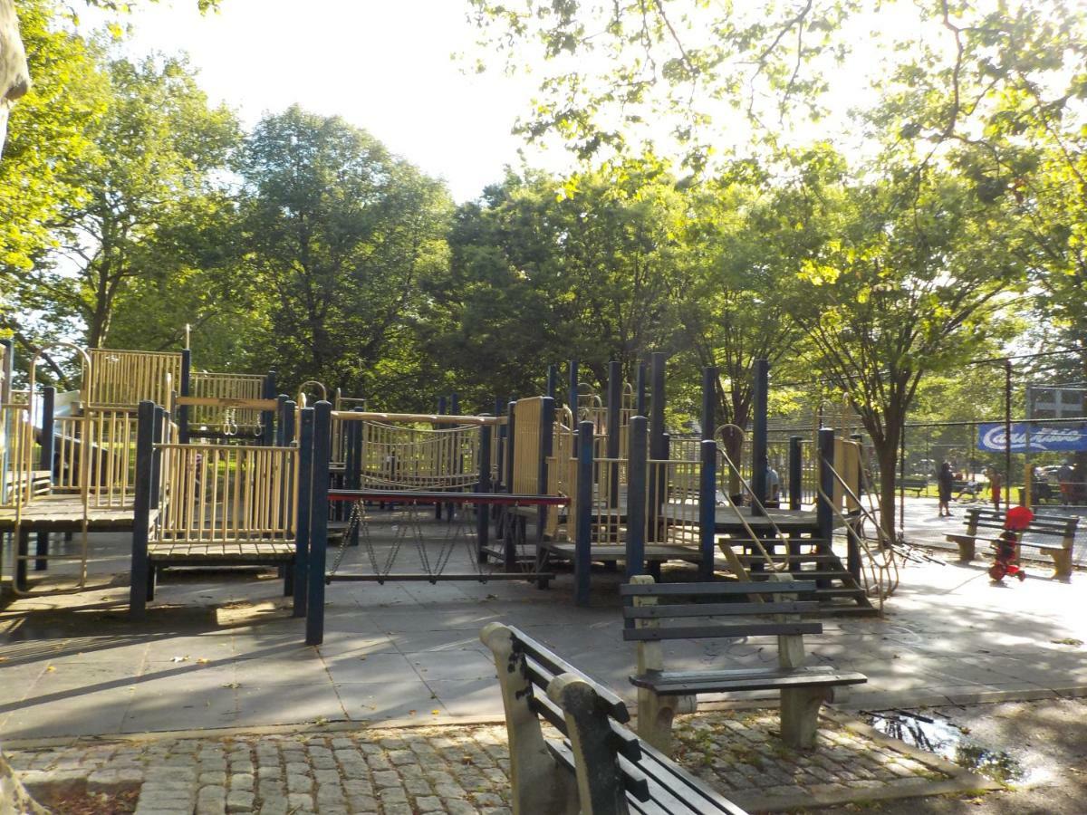 At The Water's Edge In Canarsie! Guest house New York