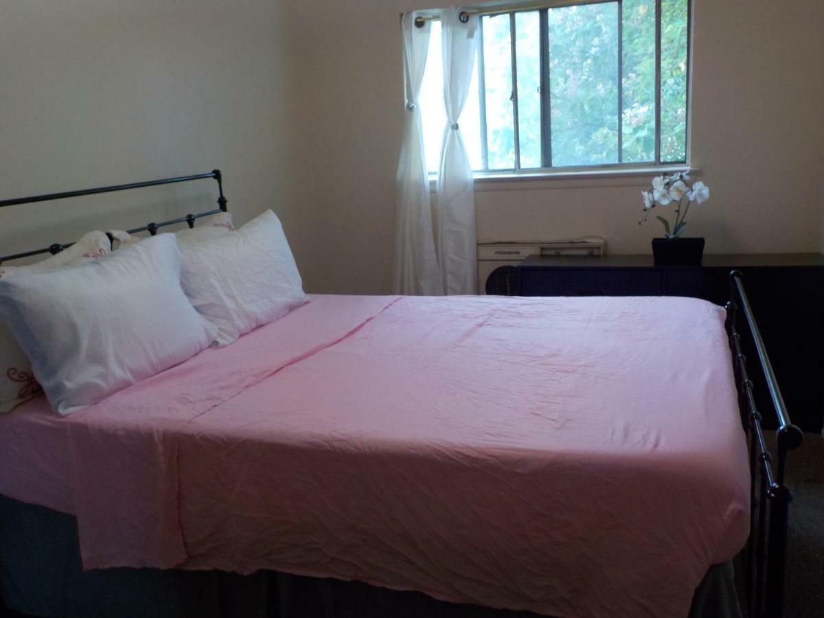 Guest house At The Water's Edge In Canarsie! New York