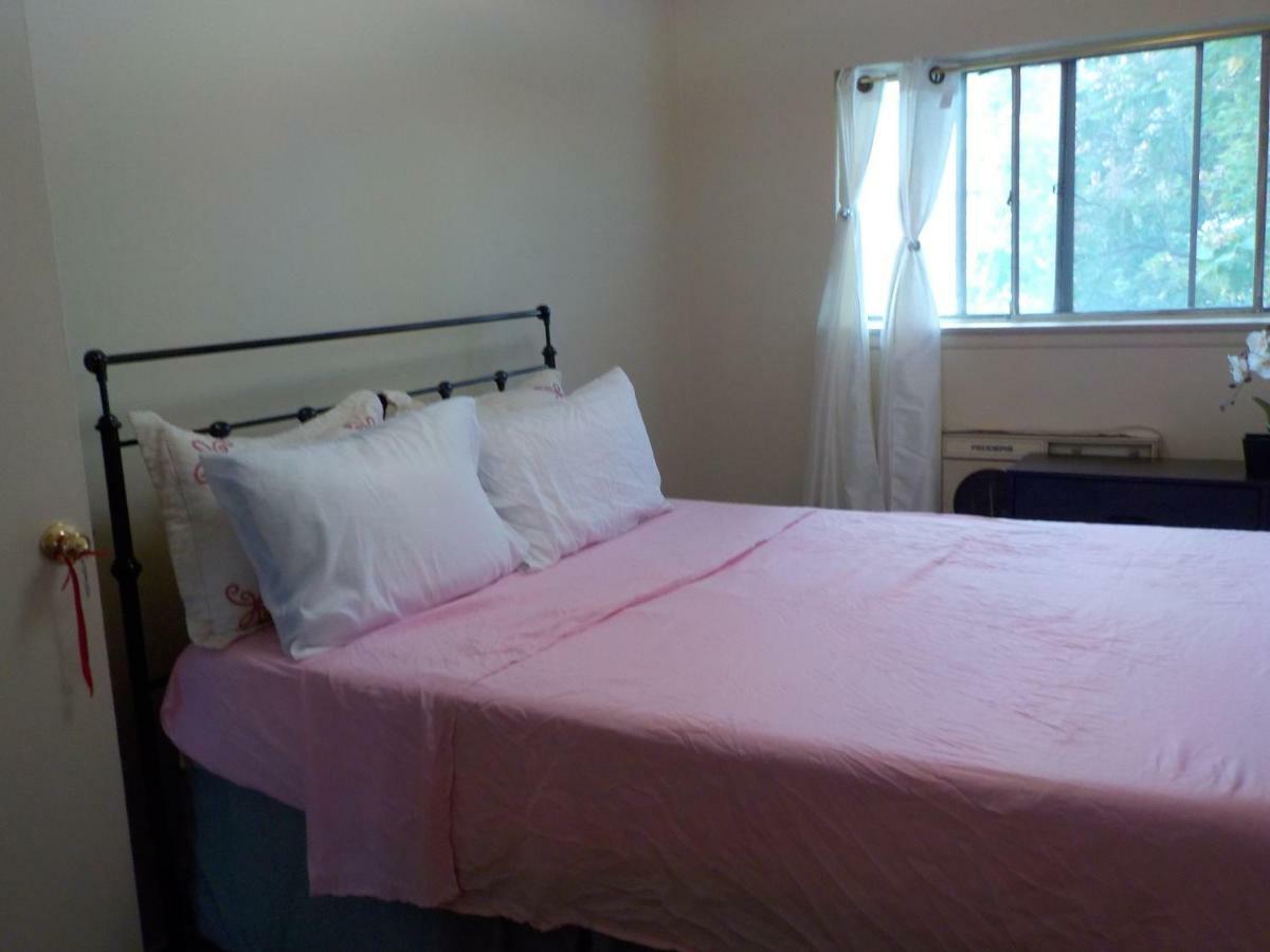 Guest house At The Water's Edge In Canarsie! New York
