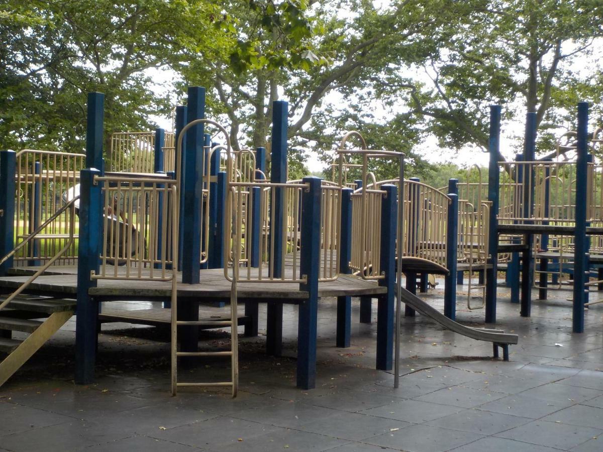 At The Water's Edge In Canarsie! Guest house *