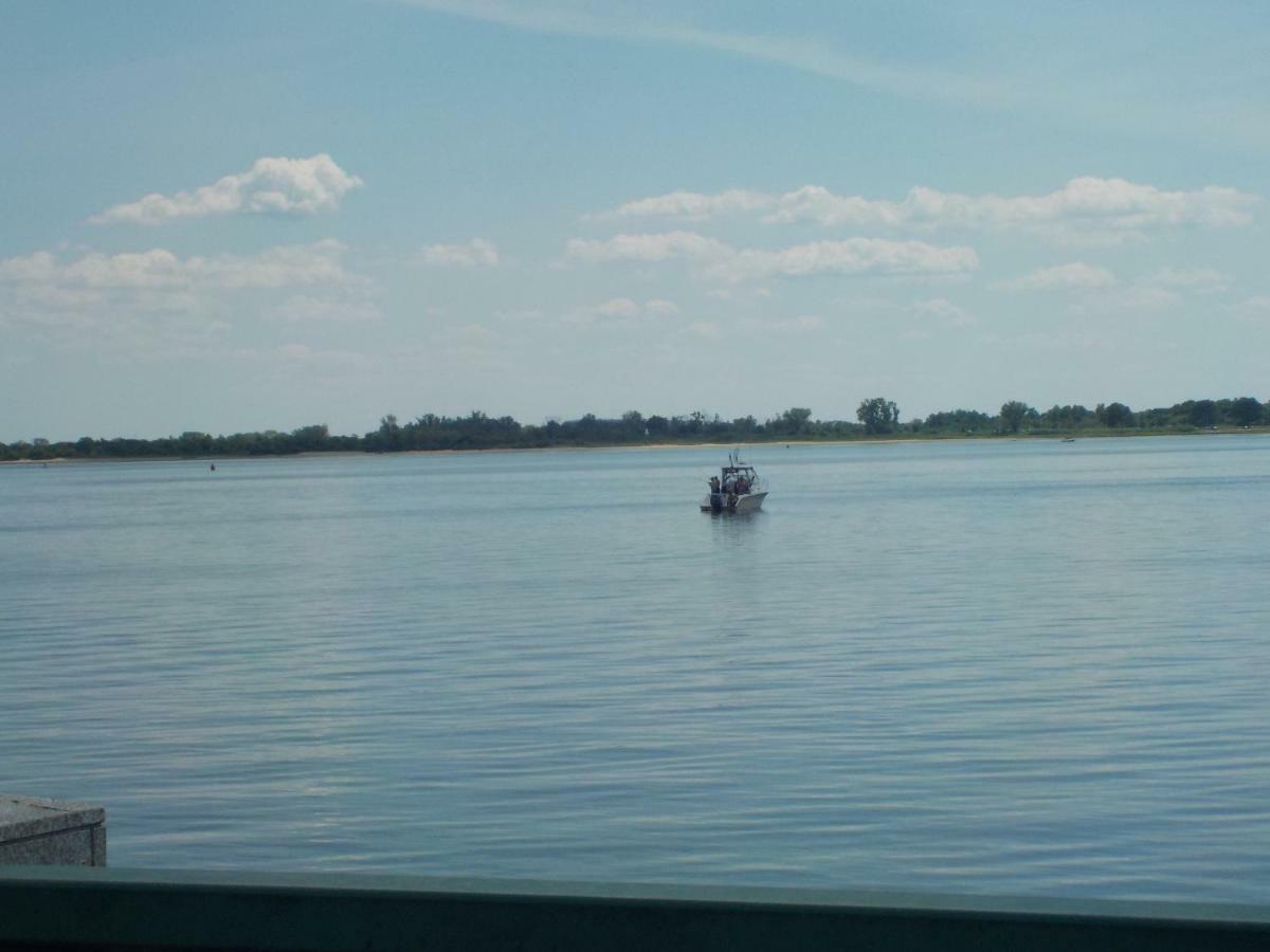 At The Water's Edge In Canarsie! Guest house New York