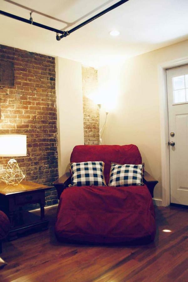 Apartment Beautiful Historic Townhouse W/ Backyard
