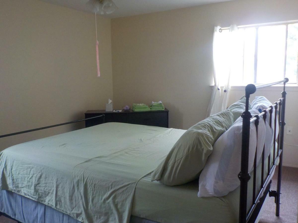 At The Water's Edge In Canarsie! Guest house