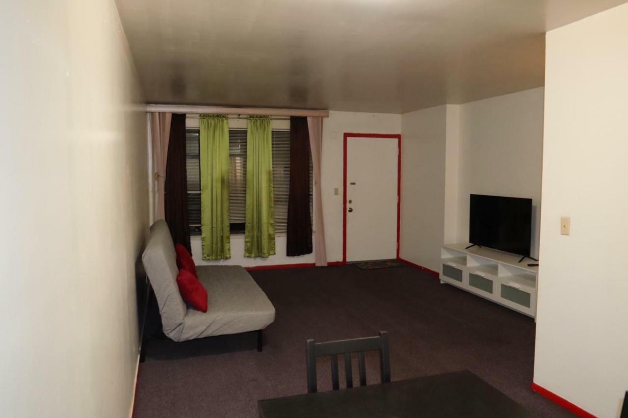 Brooklyn's Hart St Apartment