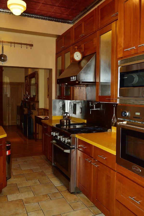 Harlem Jazz Getaway Mansion. *