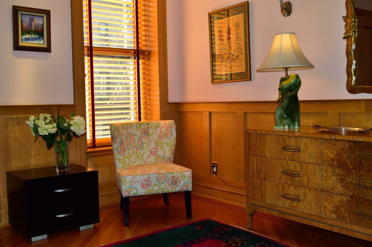 Harlem Jazz Getaway Mansion. Holiday home