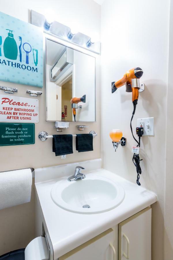 Apartment Two-bedroom Serviced Apartment: High-speed Wi-fi & Bi-monthly Housekeeping