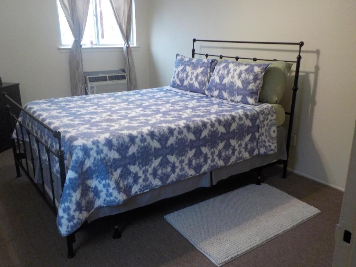 Guest house At The Water's Edge In Canarsie!
