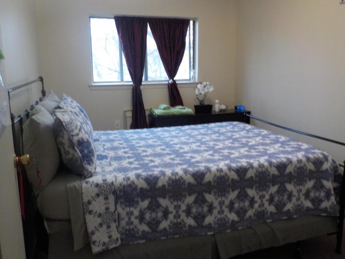 Guest house At The Water's Edge In Canarsie!