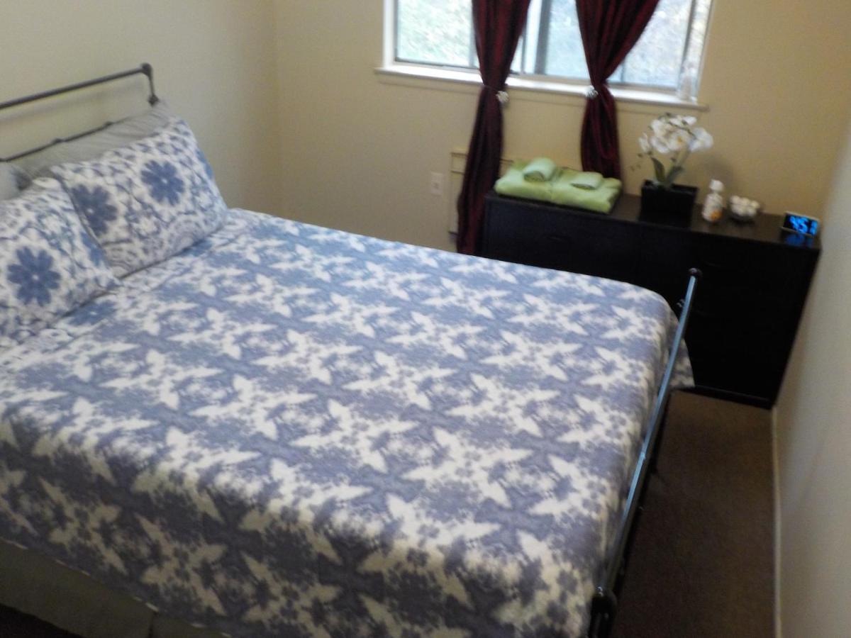 Guest house At The Water's Edge In Canarsie!