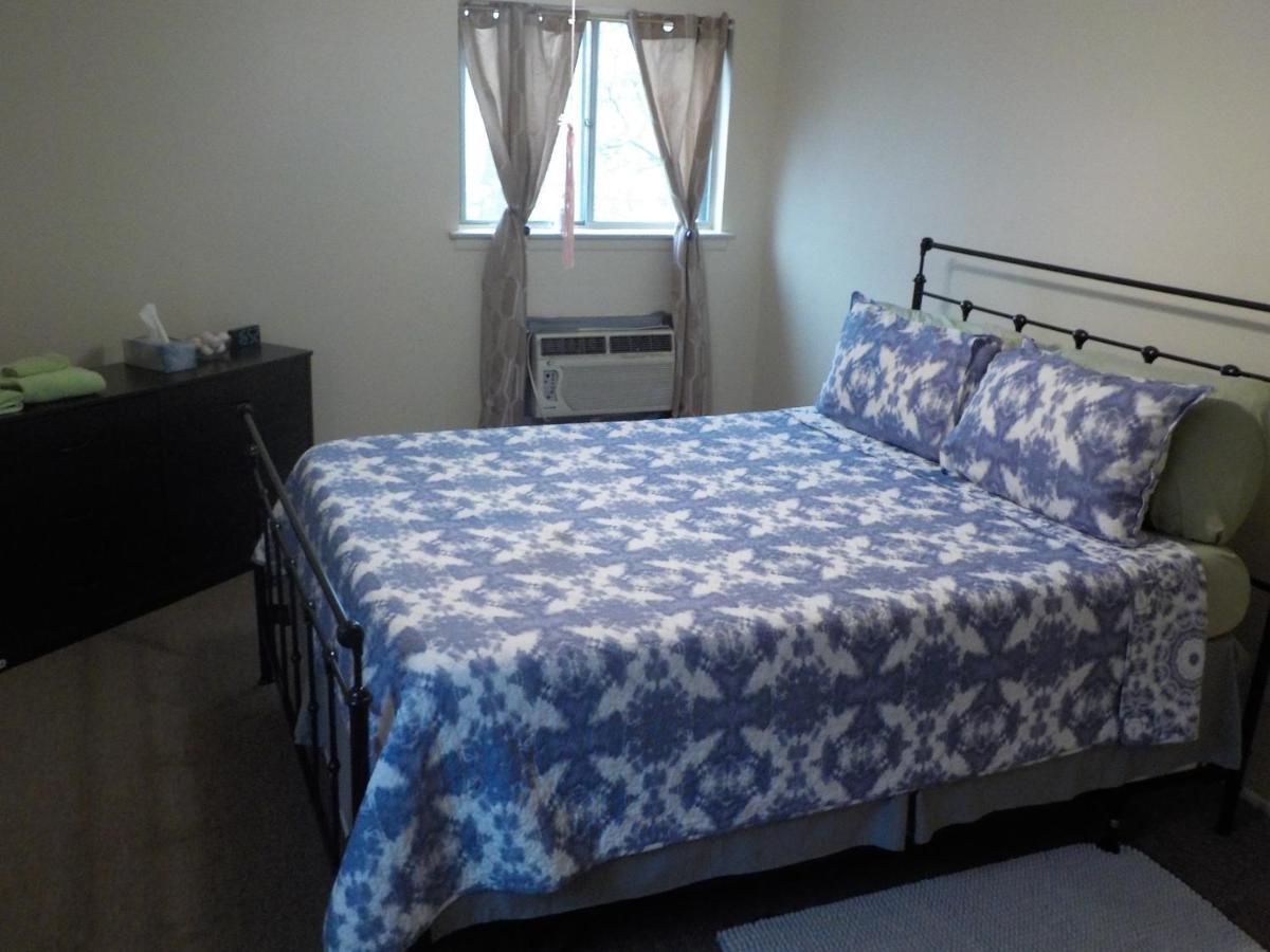 Guest house At The Water's Edge In Canarsie! New York