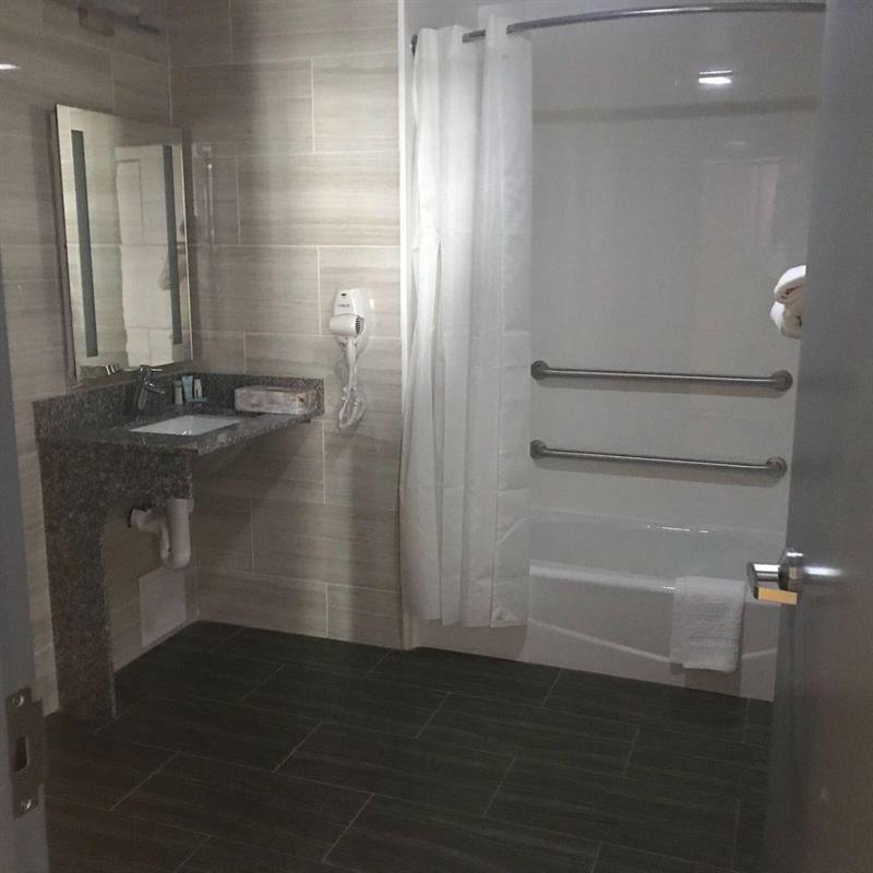 Wingate By Wyndham Jamaica Ny/ Airtrain Jfk