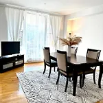 Modern Apartment In Heart Of Brooklyn