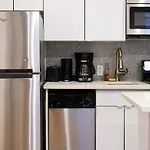 26-4B Newly Furnished 1Br W&D Courtyard