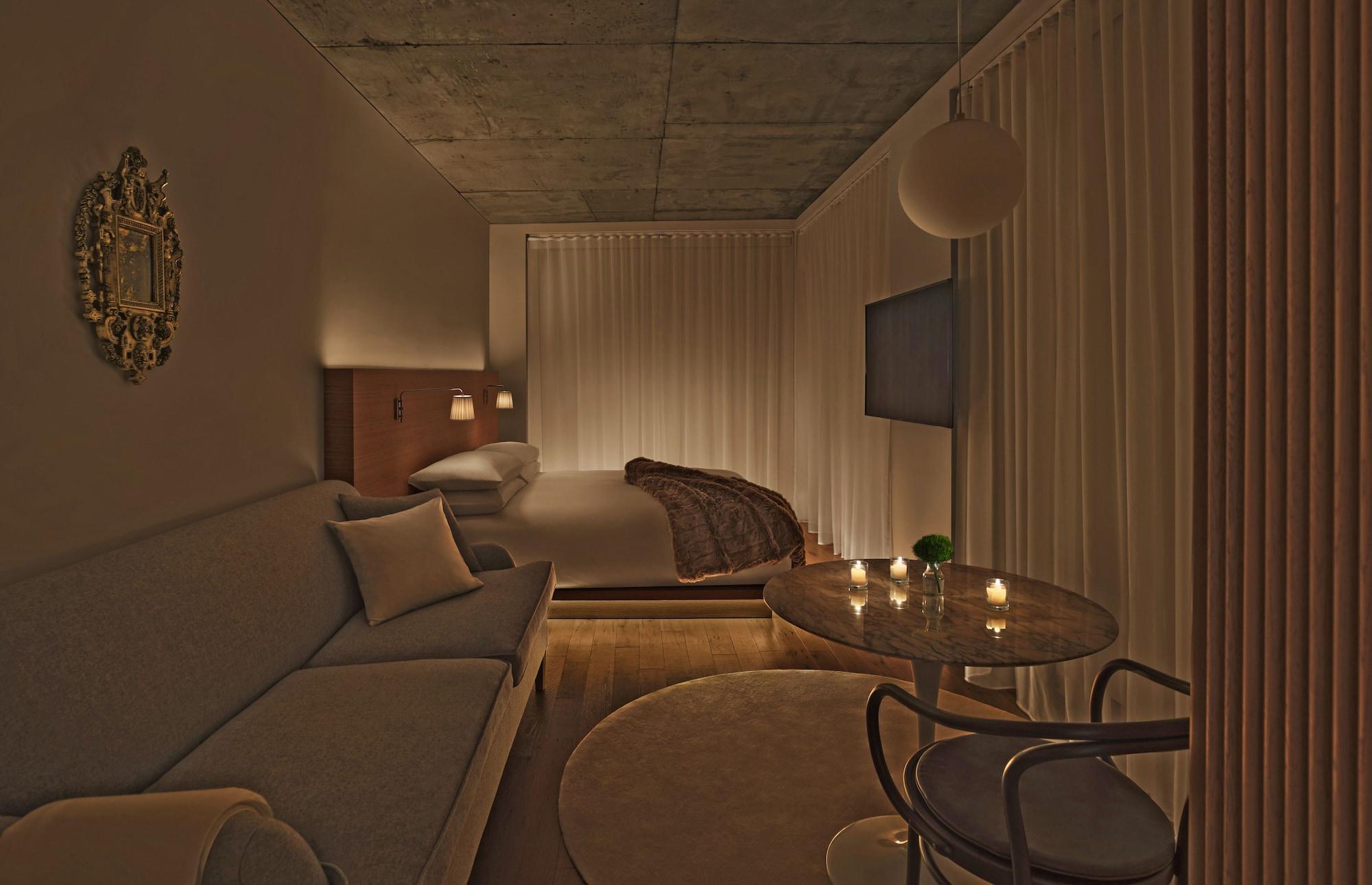 Hotel Public, An Ian Schrager