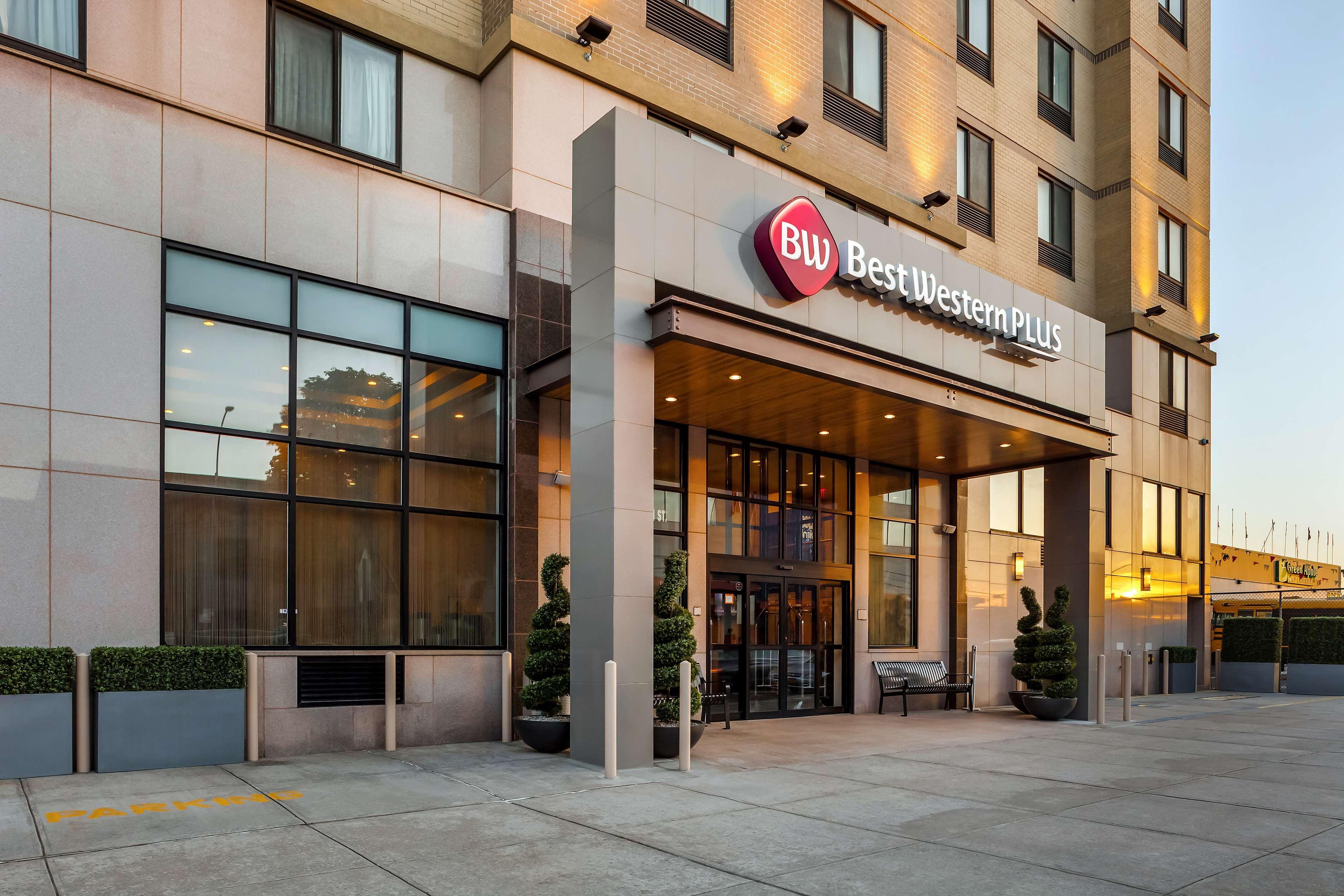 Hotel Western Plaza 3*