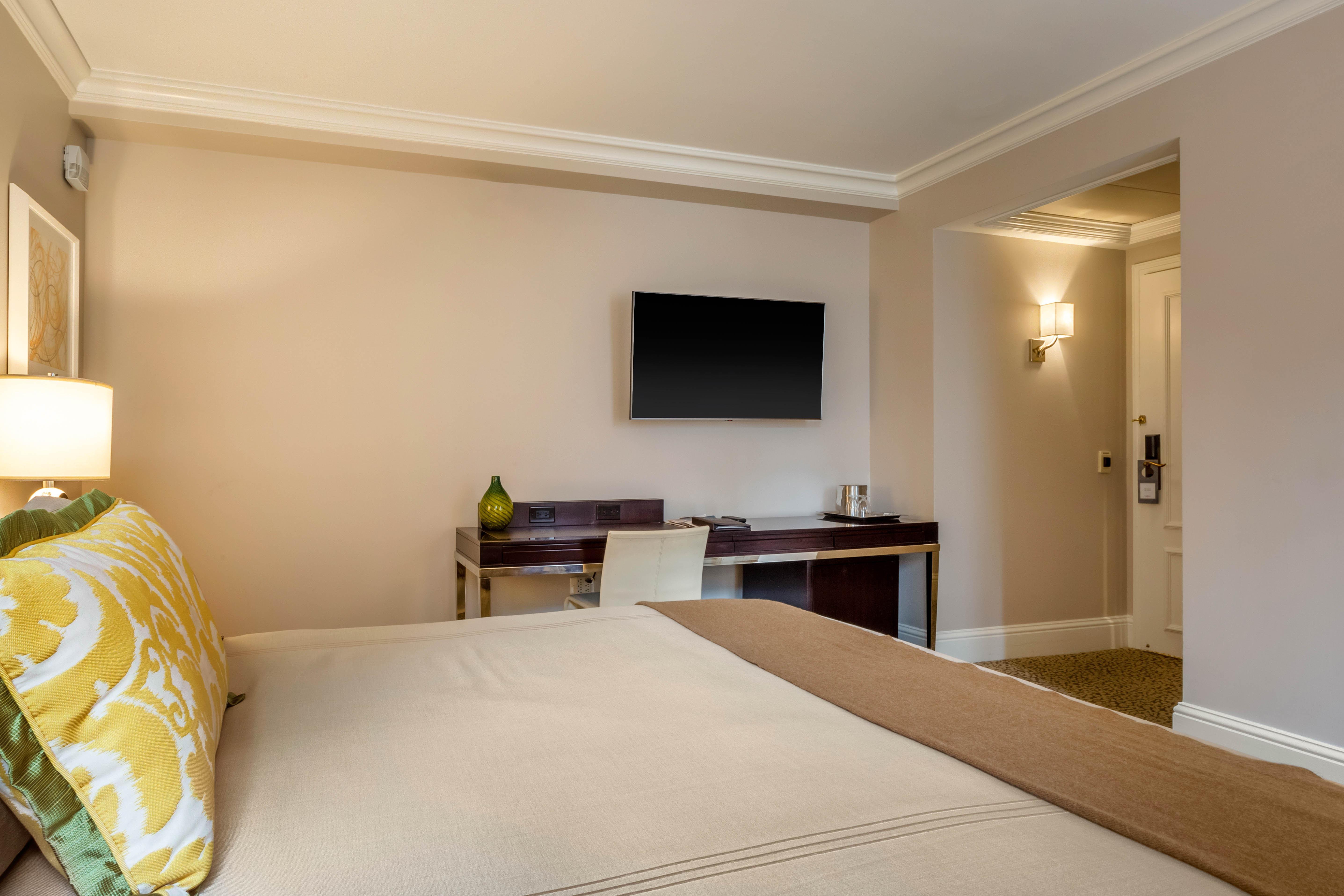 Omni Berkshire Place 4*