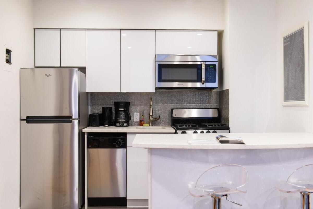 26-4b Newly Furnished 1br W D Courtyard New York