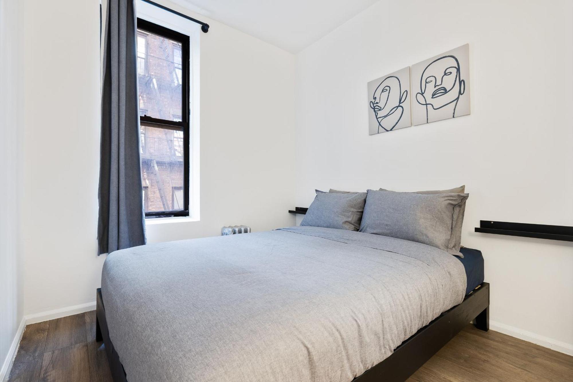 Centrally Located Manhattan ,times Square/hell's Kitchen Apartment New York