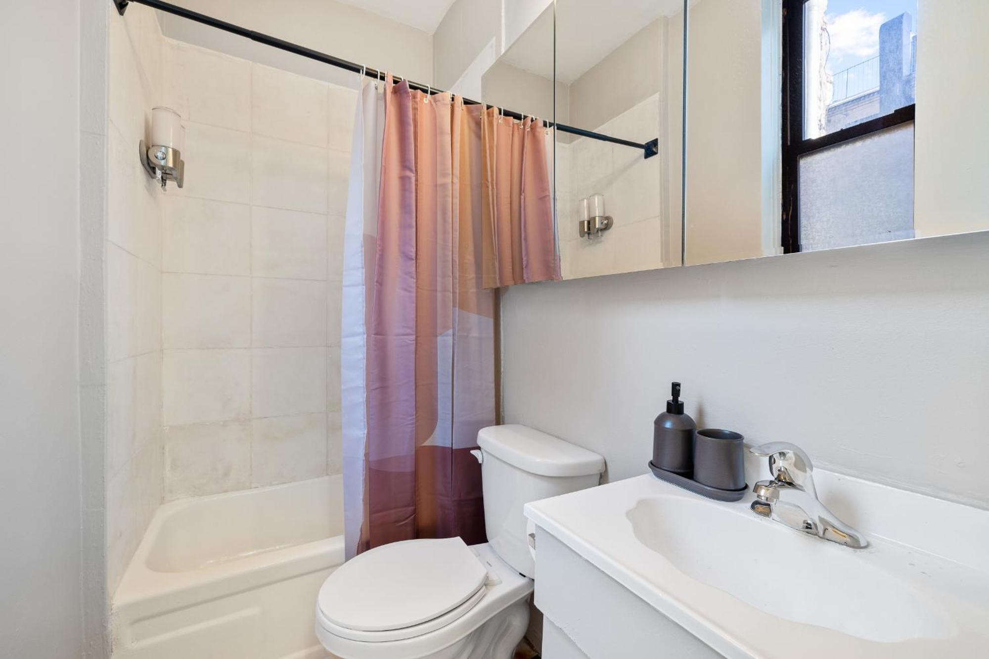 Centrally Located Manhattan ,times Square/hell's Kitchen * New York