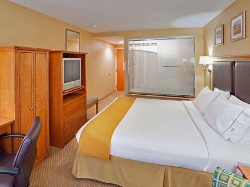 Holiday Express City Chelsea By Ihg Hotel 3*
