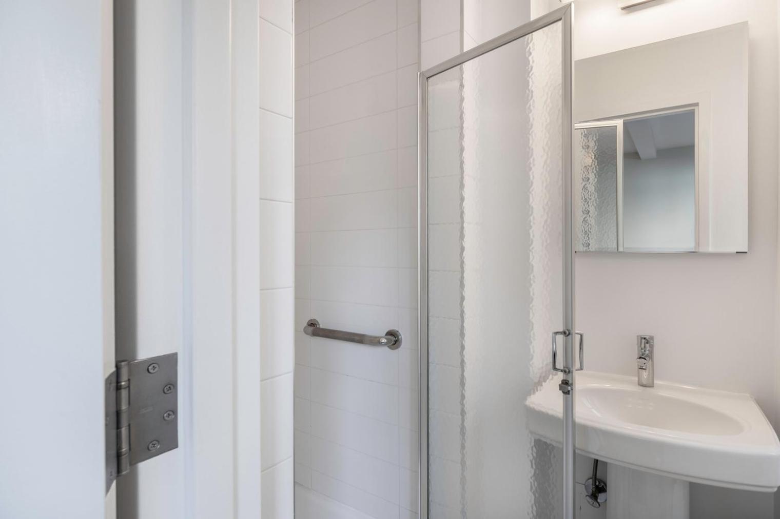 Apartment Ues 2br Windoor Pool Doorman Views Nyc-243