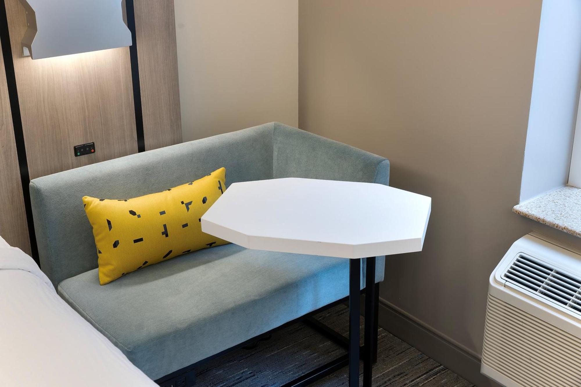 Hotel Holiday Express City Chelsea By Ihg 3*