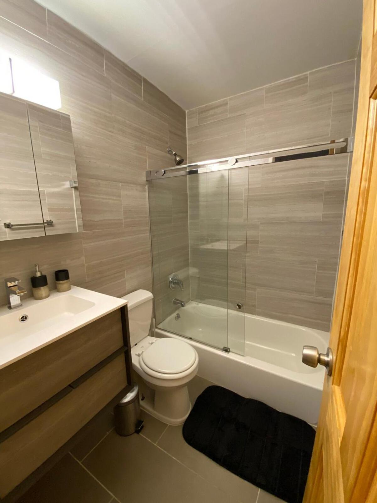 Apartment 26-4b Newly Furnished 1br W&d Courtyard