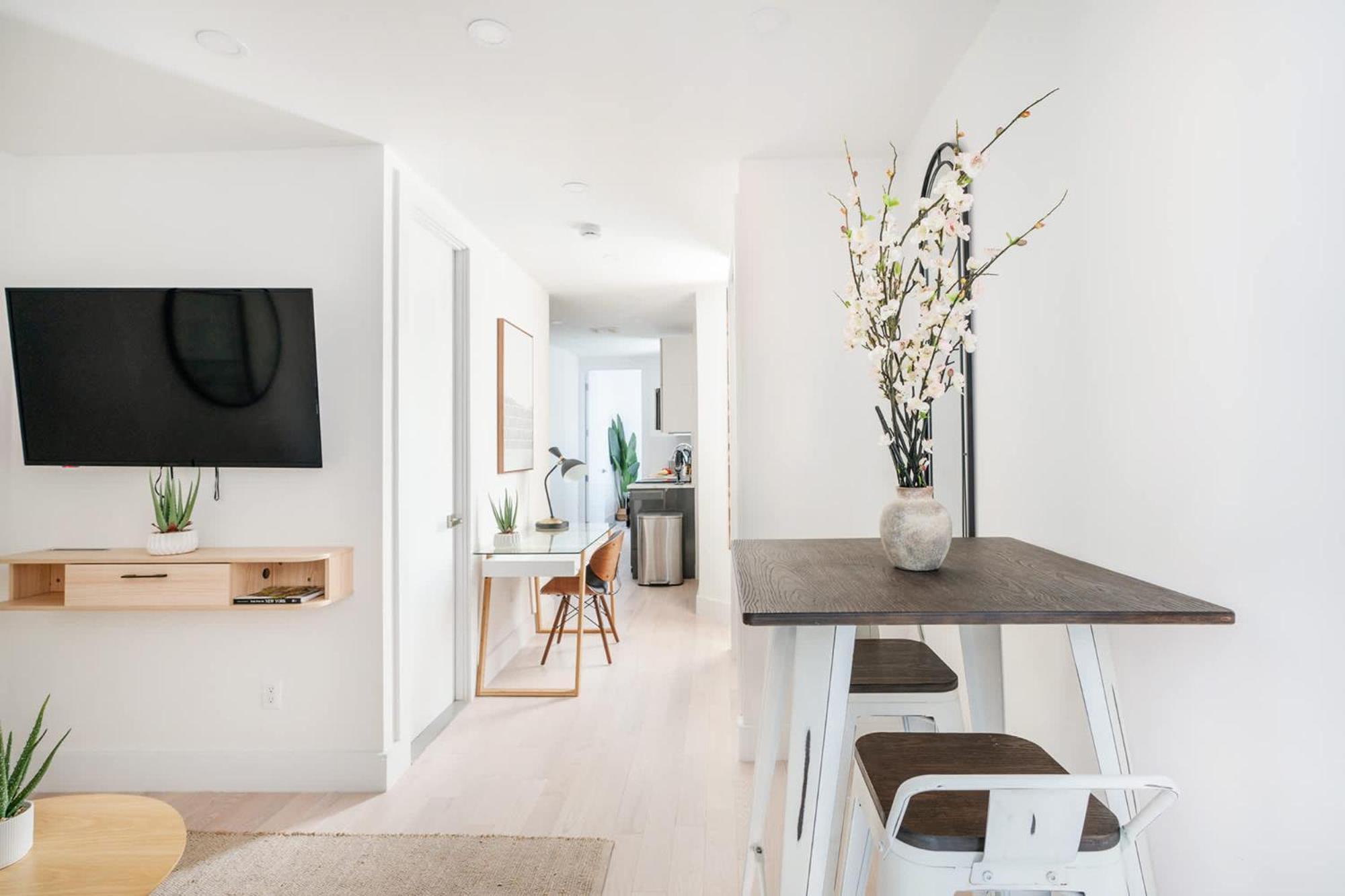 48-3fe 2br Prime Midtown West Apartment