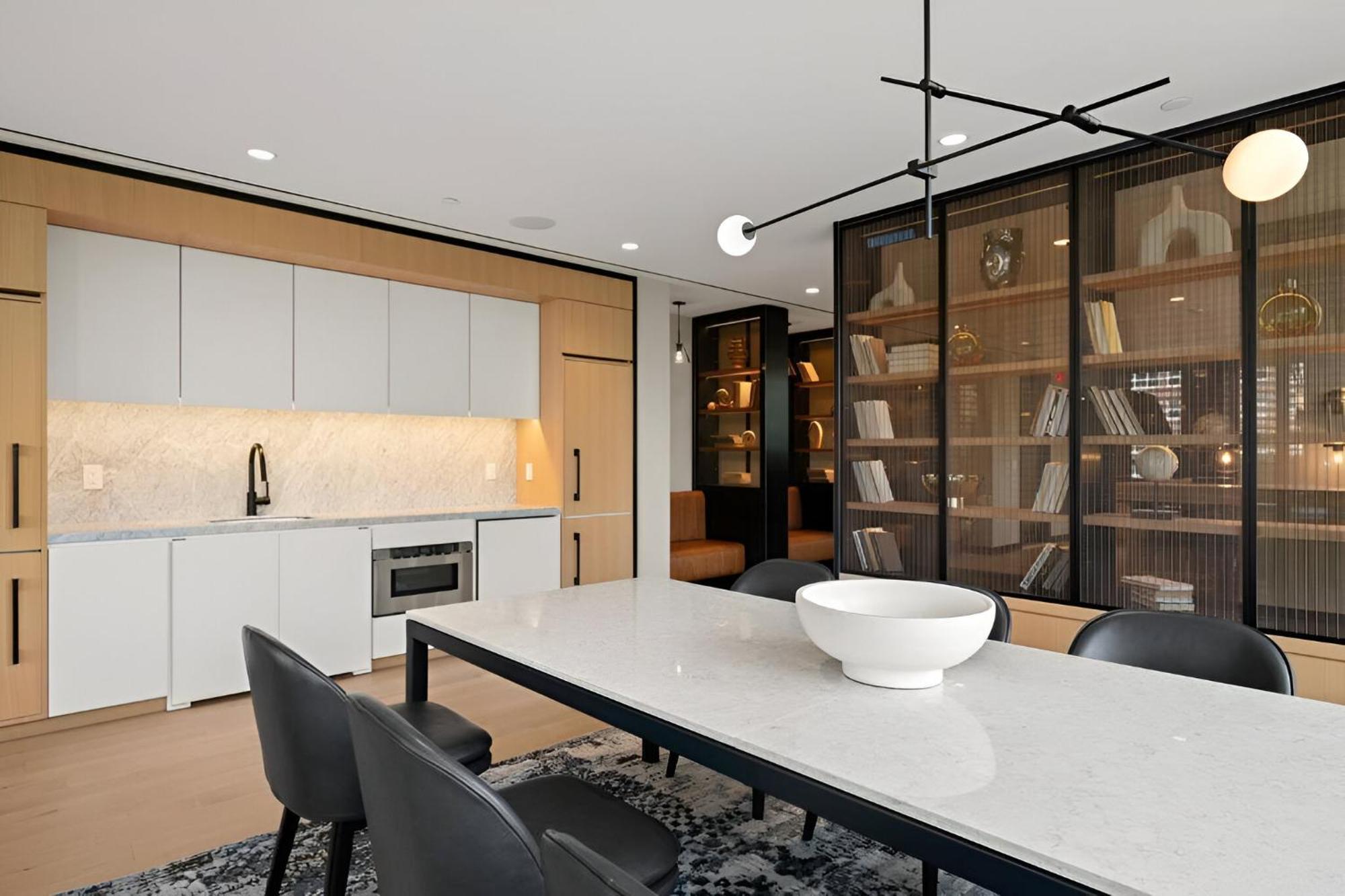 Posh With Luxe Amenities In Prime Location! *