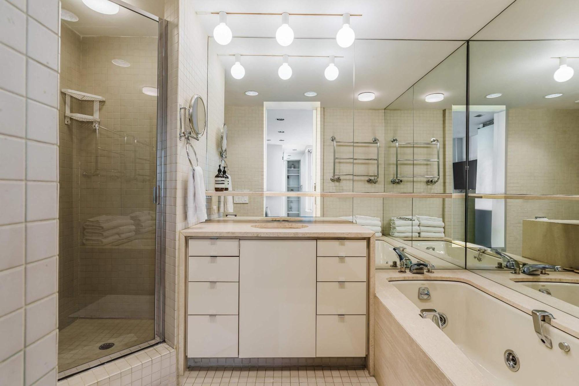 Private Beautiful Townhome W Zen Garden * New York