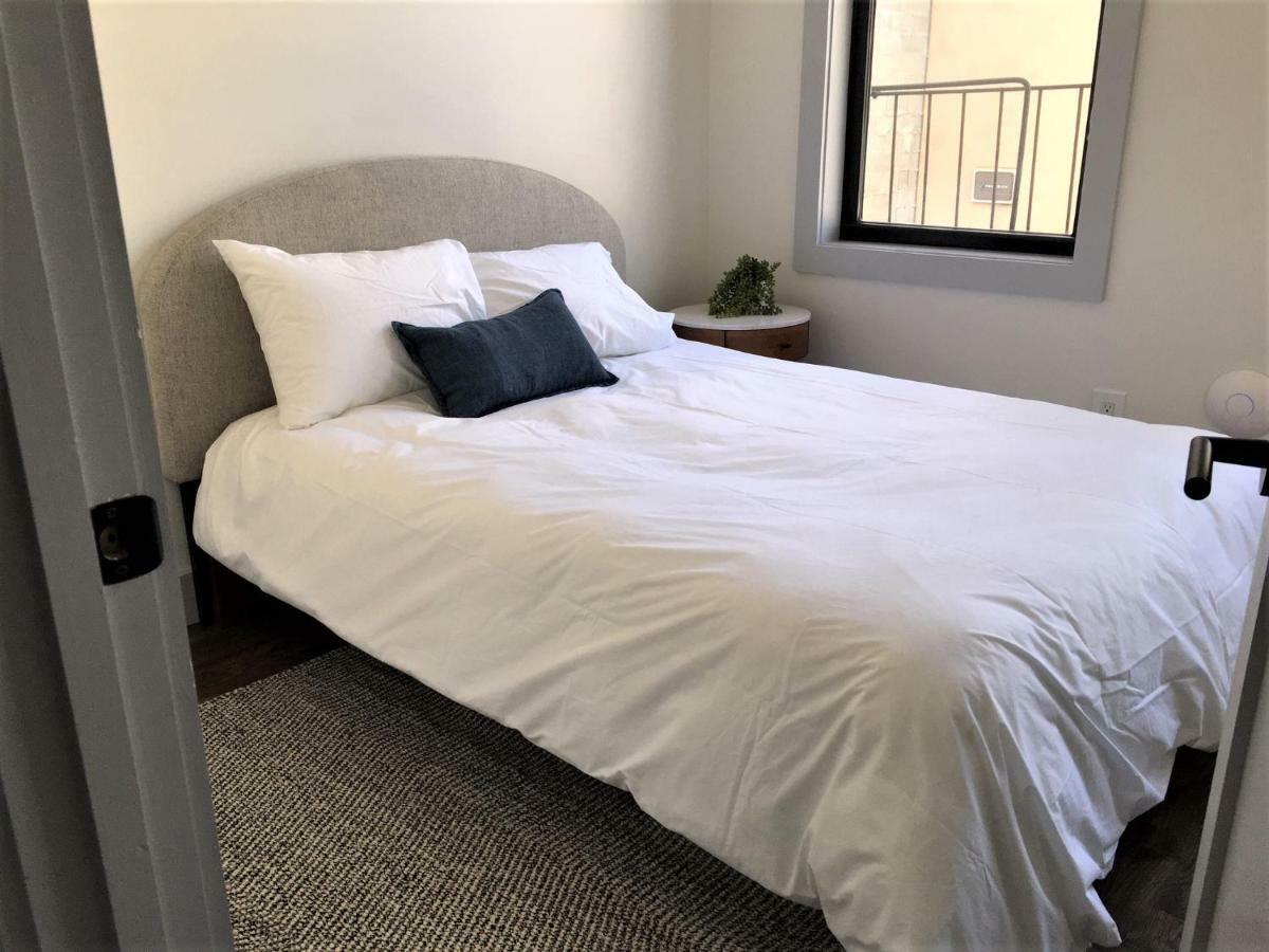 Apartment Finished Canvas Williamsburg *